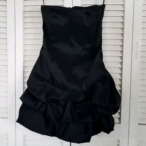 Marrianes black ruffled-hem cocktail dress M